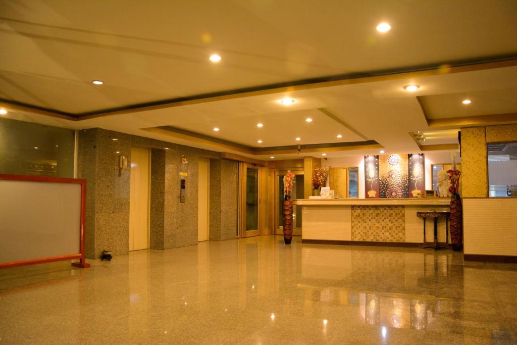 Pohseen Grand Palace Hotel Бангкок Экстерьер фото