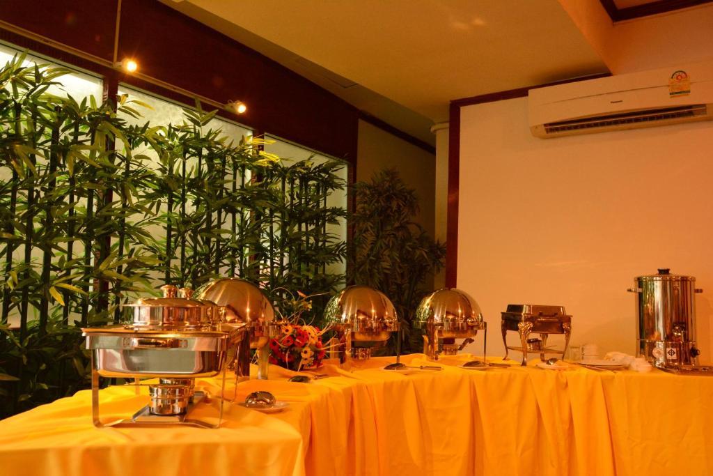 Pohseen Grand Palace Hotel Бангкок Экстерьер фото